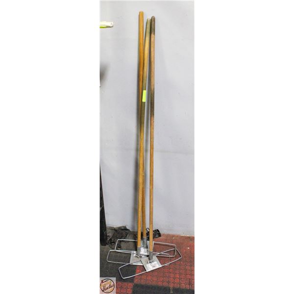 3 SWIVEL MOPS