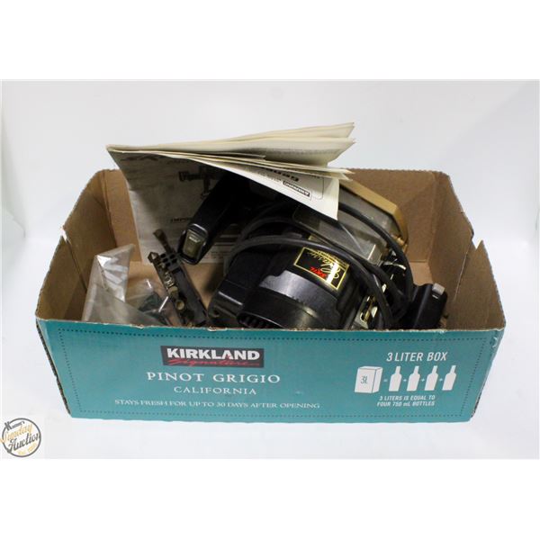 SKIL PLUNGE ROUTER WITH MANY ROUTER BITS