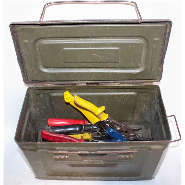 METAL BOX OF VARIOUS TIN SNIPS