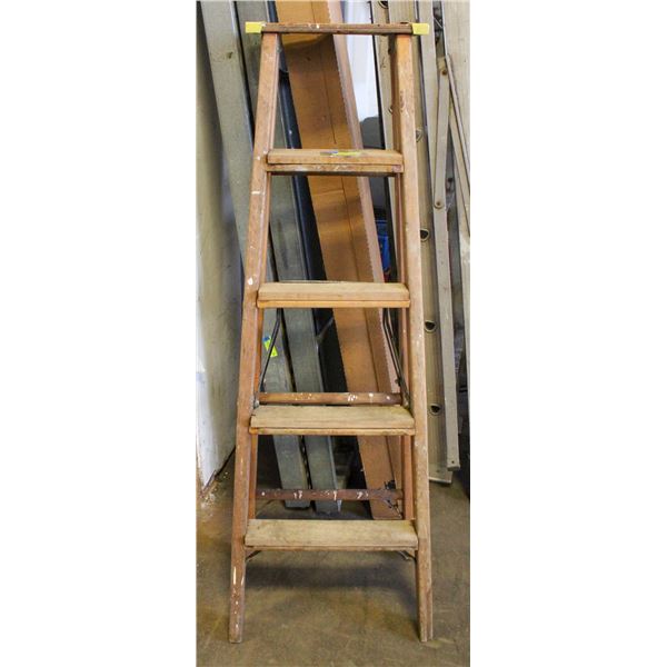 WOOD PAINTER LADDER 60"