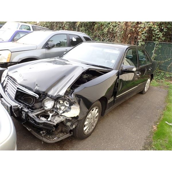 2000 Mercedes-Benz E320