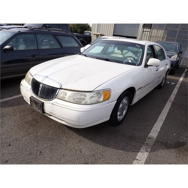 1999 Lincoln Town Car