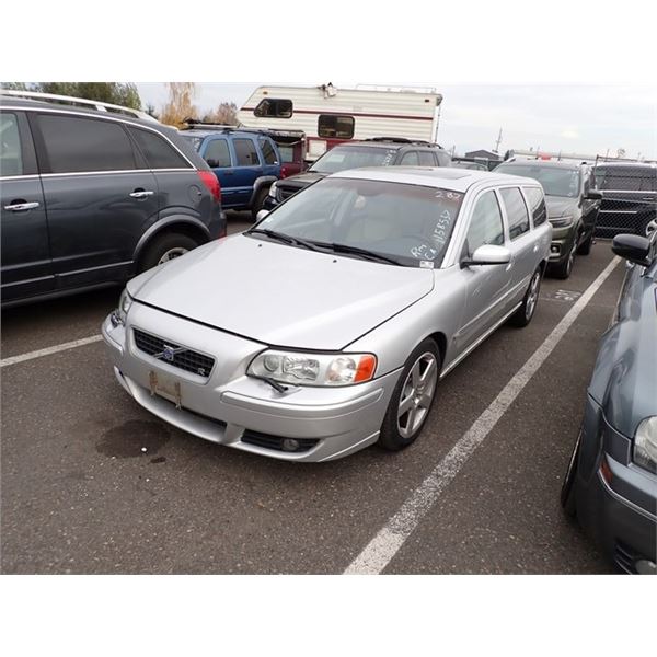 2005 Volvo V70 R