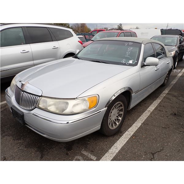 2000 Lincoln Town Car