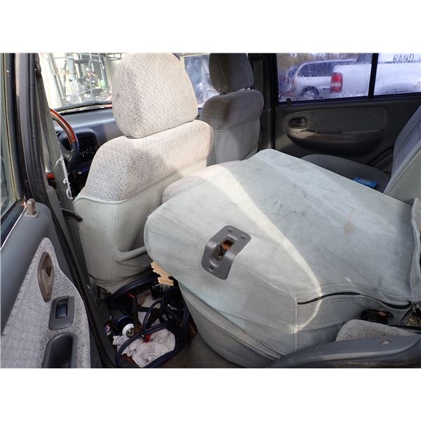 Vehicle photo 6