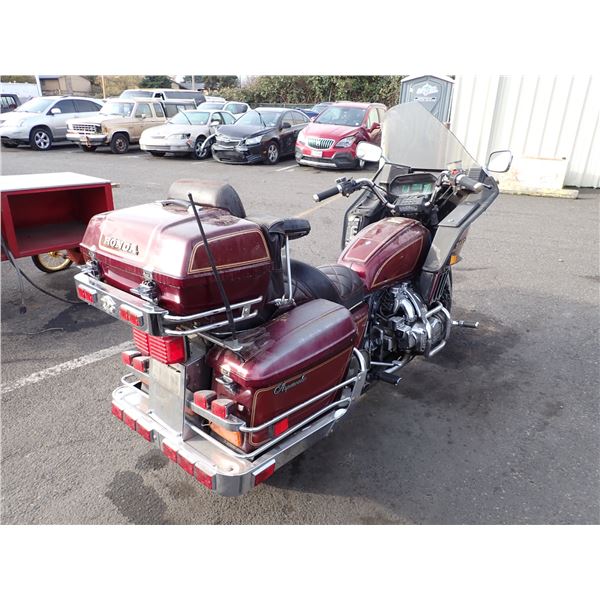 Vehicle photo 3