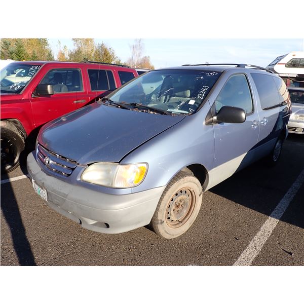 2003 Toyota Sienna