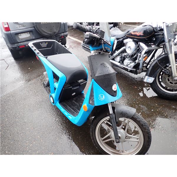 Vehicle photo 2