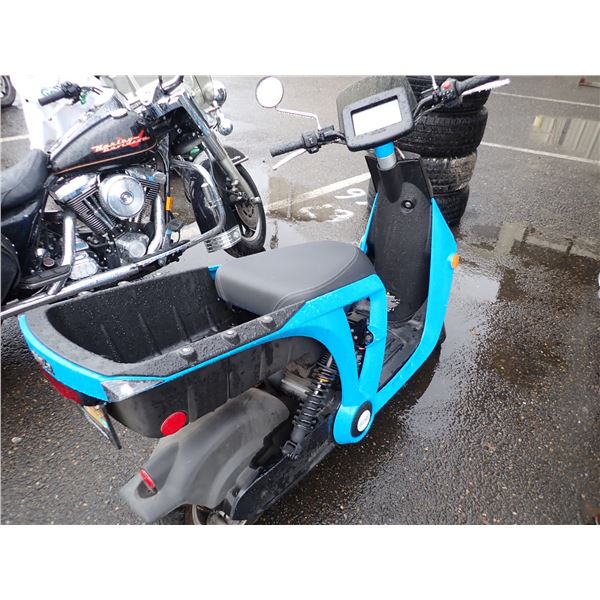 Vehicle photo 3