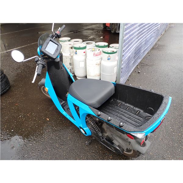Vehicle photo 4