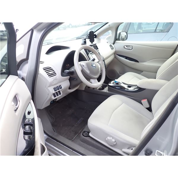 Vehicle photo 5