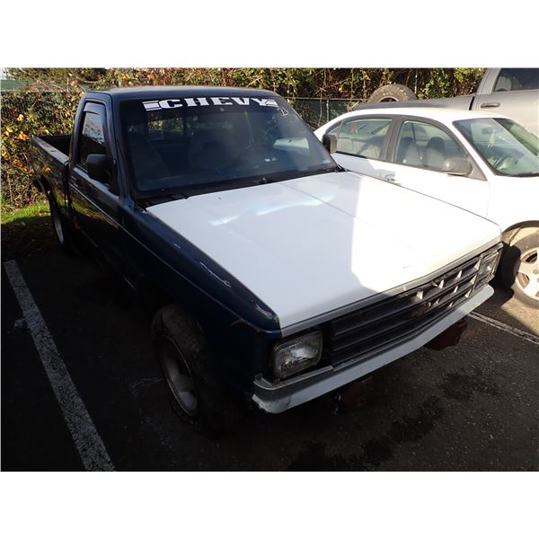Vehicle photo 2