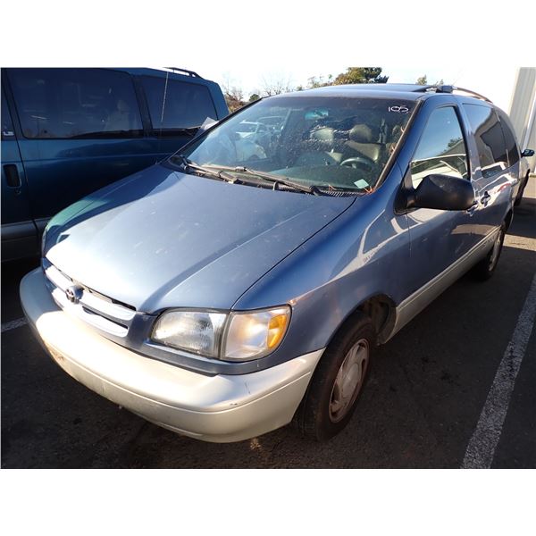 1999 Toyota Sienna