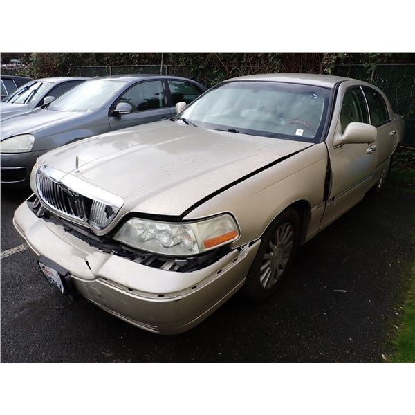 2004 Lincoln Town Car
