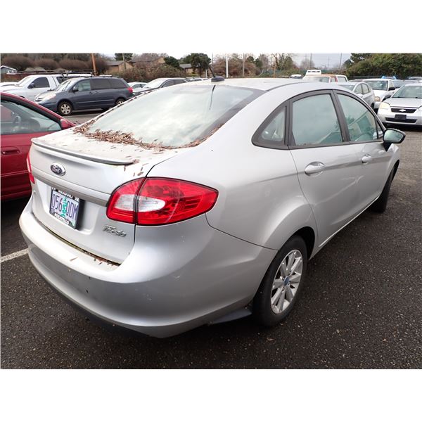 Vehicle photo 2