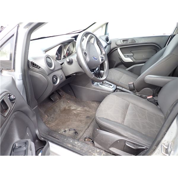 Vehicle photo 4