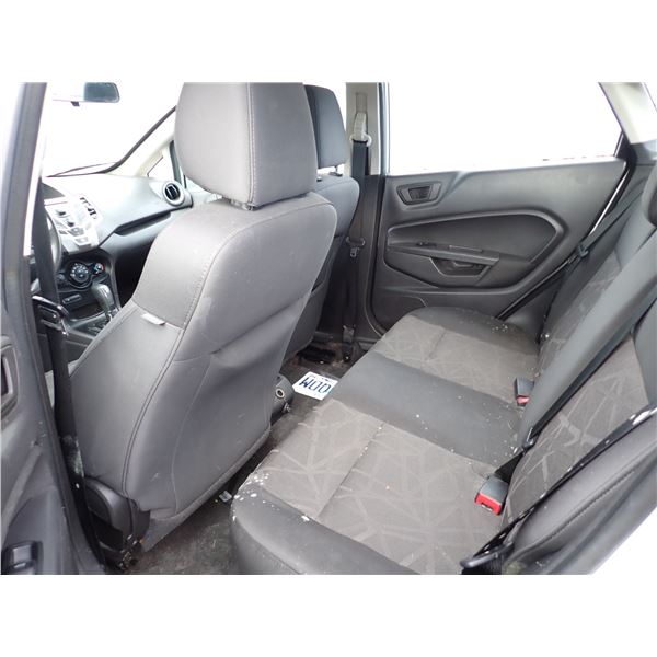 Vehicle photo 5