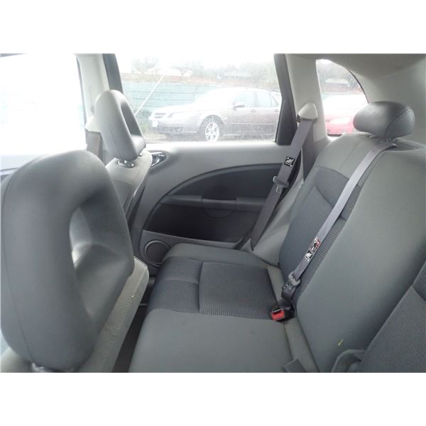 Vehicle photo 6