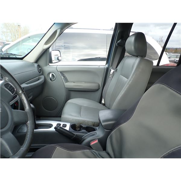 Vehicle photo 5