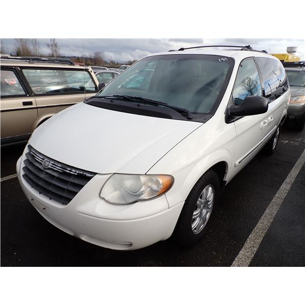 2005 Chrysler Town and Country