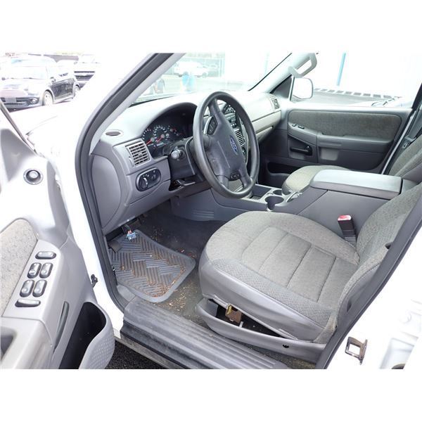 Vehicle photo 5