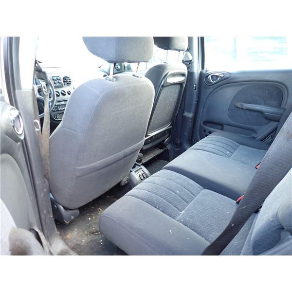 Vehicle photo 6