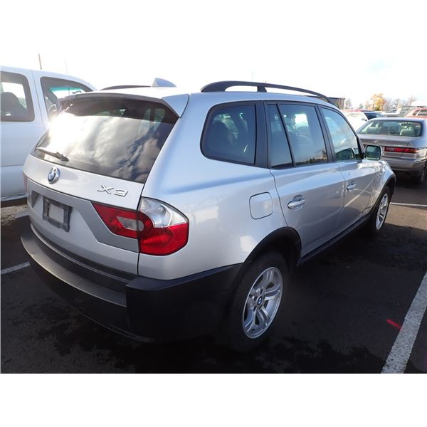 Vehicle photo 3