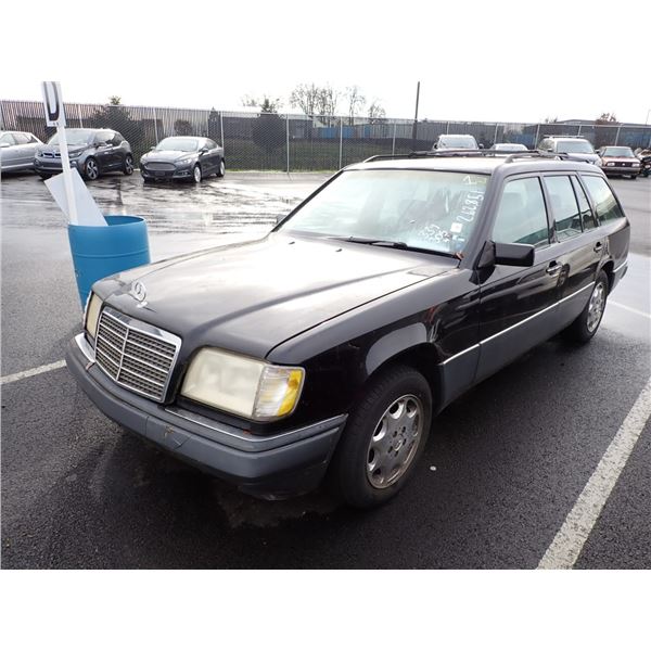 1995 Mercedes-Benz E320