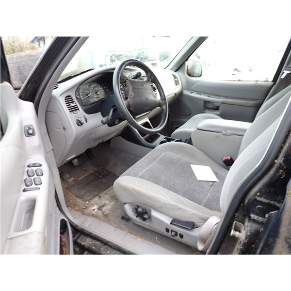 Vehicle photo 5