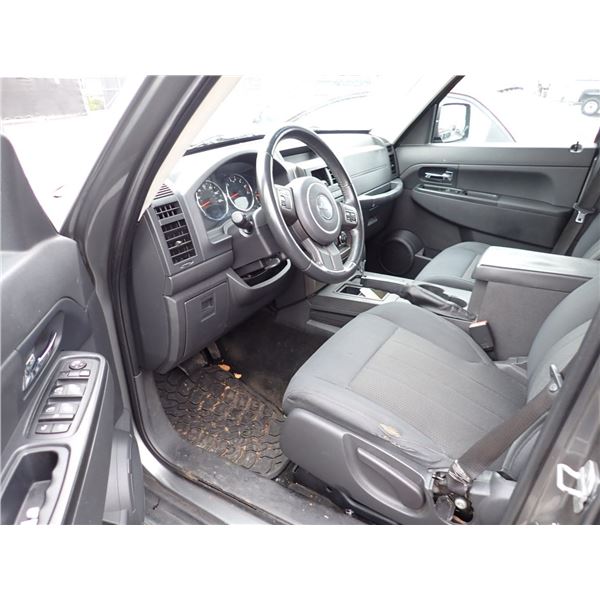 Vehicle photo 5