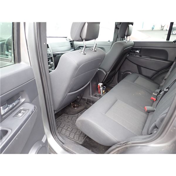 Vehicle photo 6