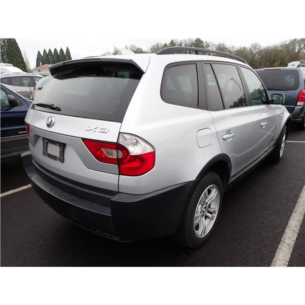 Vehicle photo 3