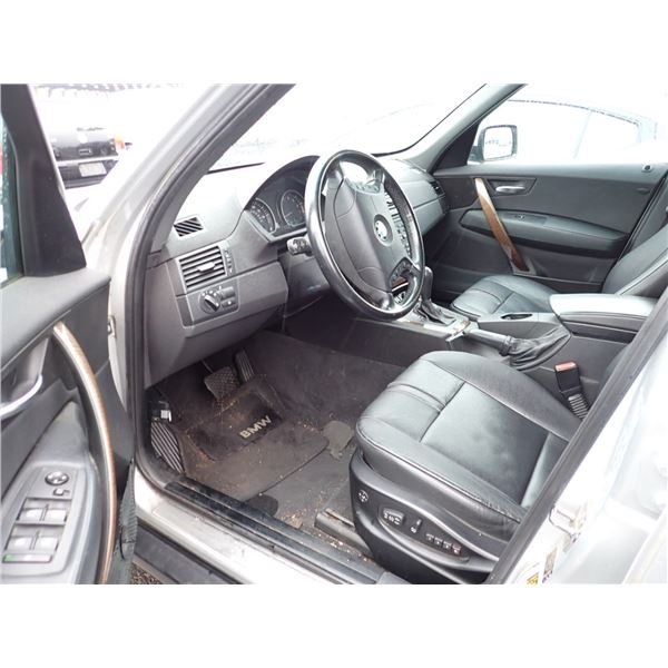 Vehicle photo 5