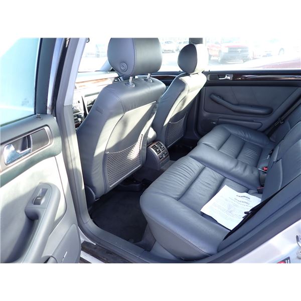 Vehicle photo 6