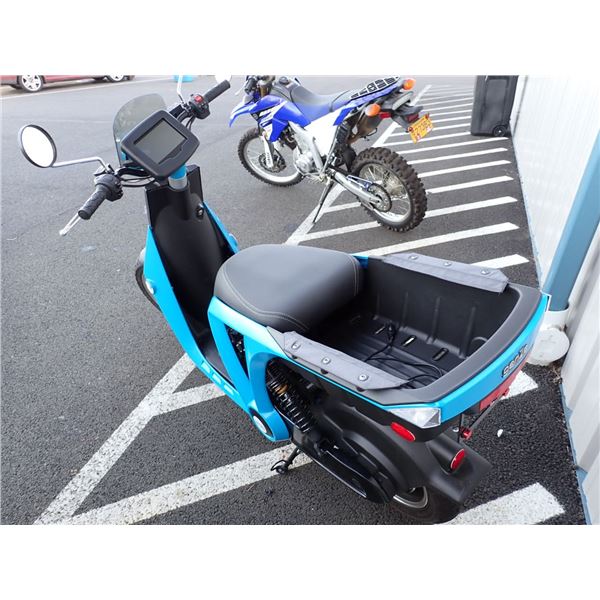 Vehicle photo 4