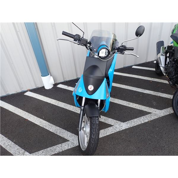 Vehicle photo 6