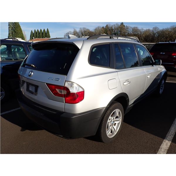 Vehicle photo 3