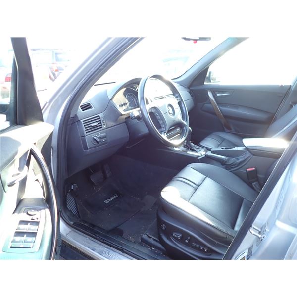 Vehicle photo 5