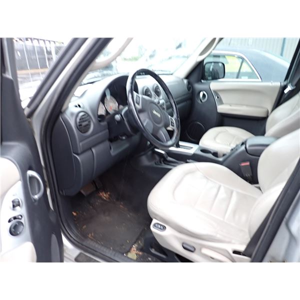 Vehicle photo 5