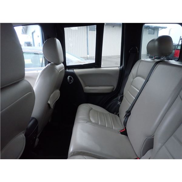 Vehicle photo 6