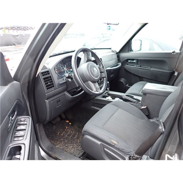Vehicle photo 5