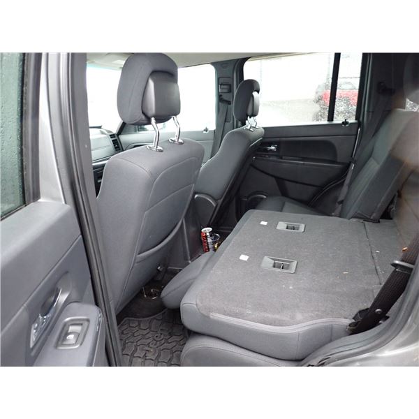 Vehicle photo 6