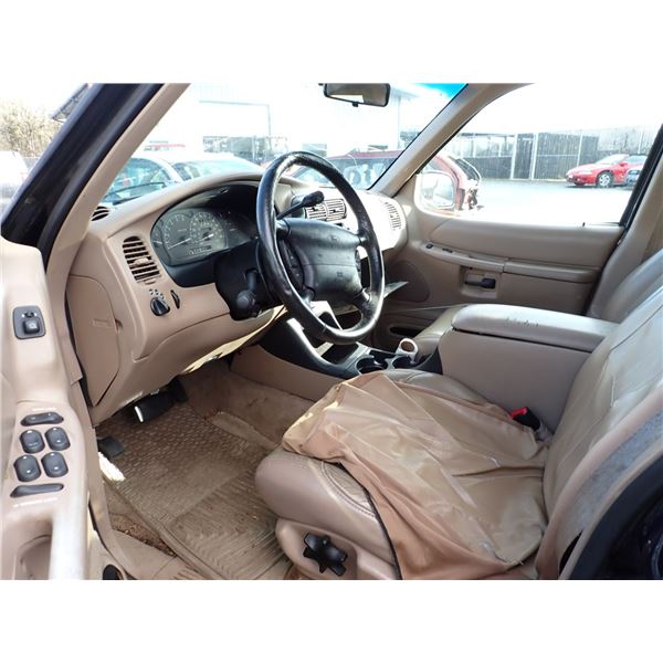 Vehicle photo 5