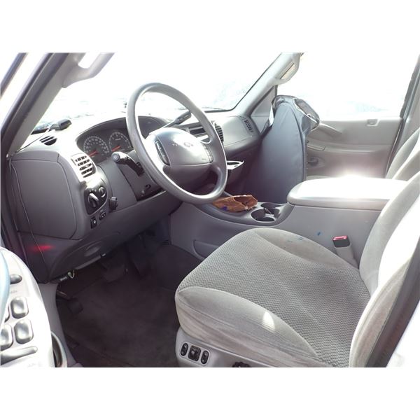 Vehicle photo 5
