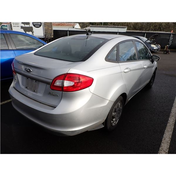 Vehicle photo 3