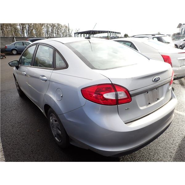 Vehicle photo 4