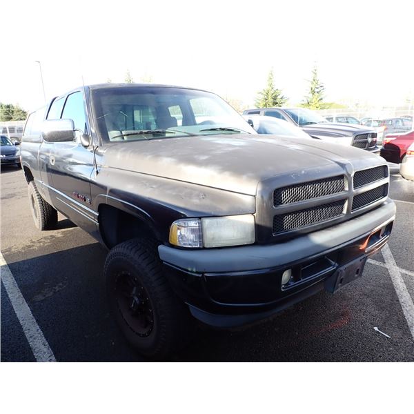Vehicle photo 2