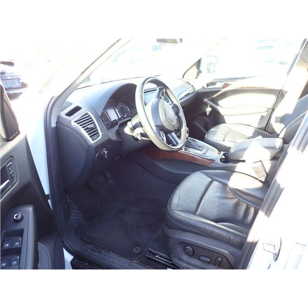Vehicle photo 5