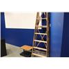 Image 1 : 12' wooden step ladder and small stand