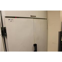 general dbl door reach in freezer